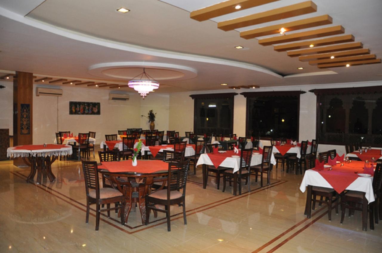 Hotel Padmini Chittorgarh Екстериор снимка