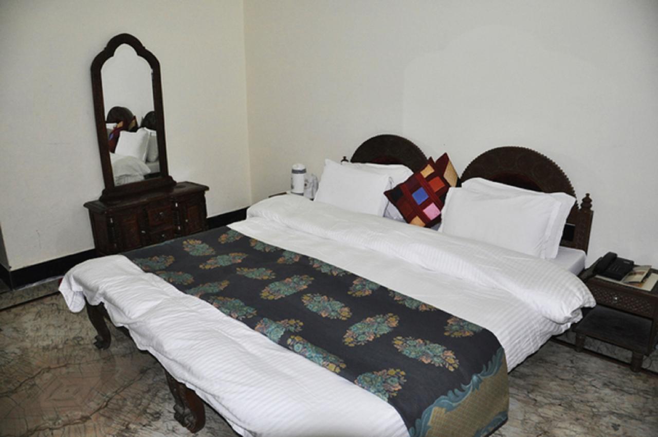 Hotel Padmini Chittorgarh Екстериор снимка